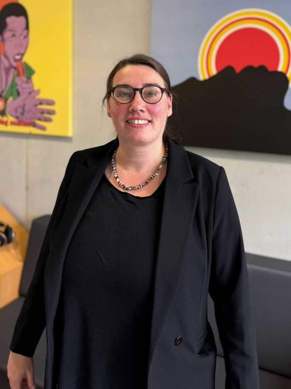 Dr. Lisa Maria Roemer Profilbild in schwarzem Anzug